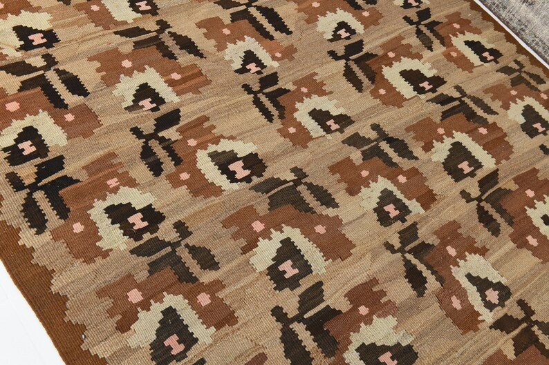 edit1: Repeat Floral Vintage Rug