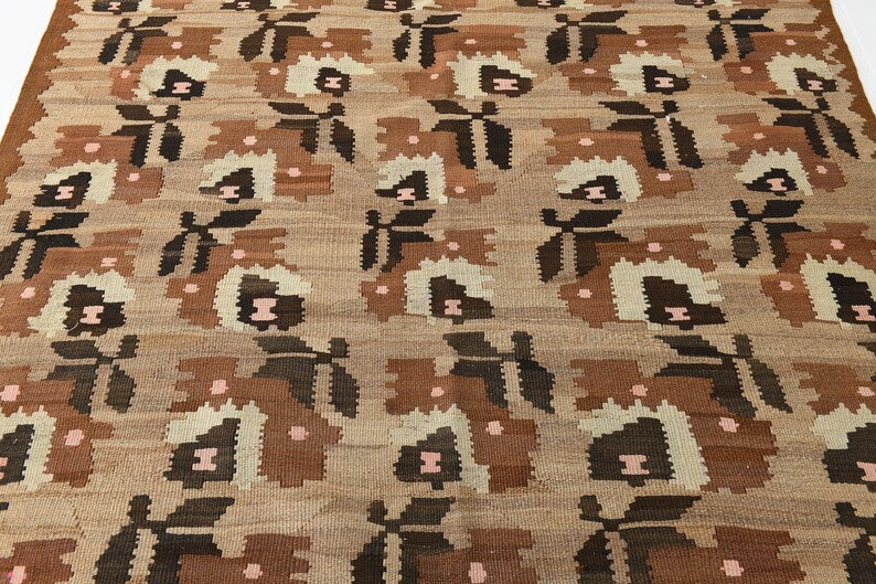 edit1: Repeat Floral Vintage Rug