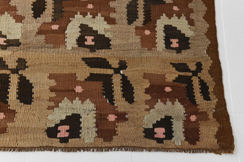 edit1: Repeat Floral Vintage Rug